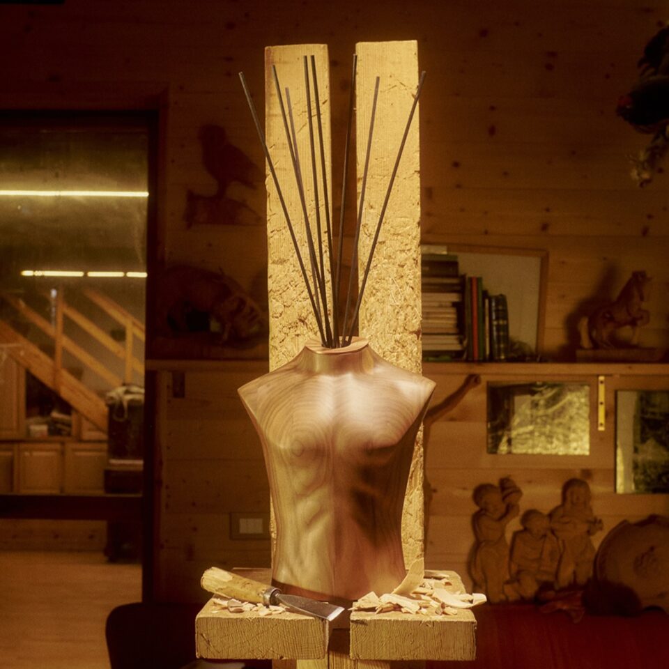 Скулптурен Арт Дифузер: Homme Mannequin Walnut Edition | Locherber Milano
