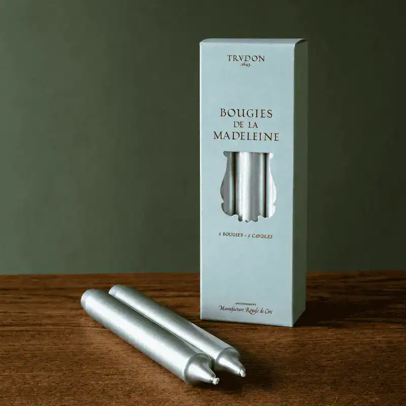 Комплект Луксозни Свещи Тейпър Trudon „Silver Madeleine“ (Лунен Блясък: Занаятчийски Трапезни Свещи без Дим & Капане) | 6 броя в кутия