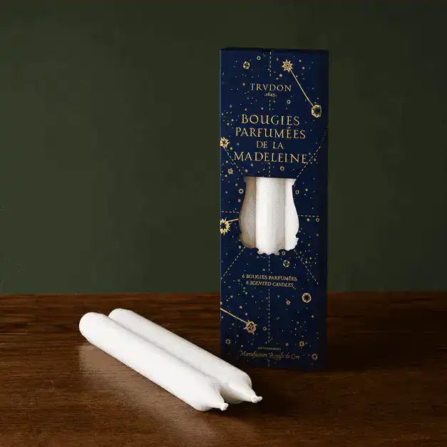 Луксозни Ароматни Свещи Тейпър Trudon „Fir Scented Madeleine“ (Вековна Гора: Ароматни Трапезни Свещи със Сибирски Бор, Мирта & Абсолют от Тамян) | 6 броя в кутия