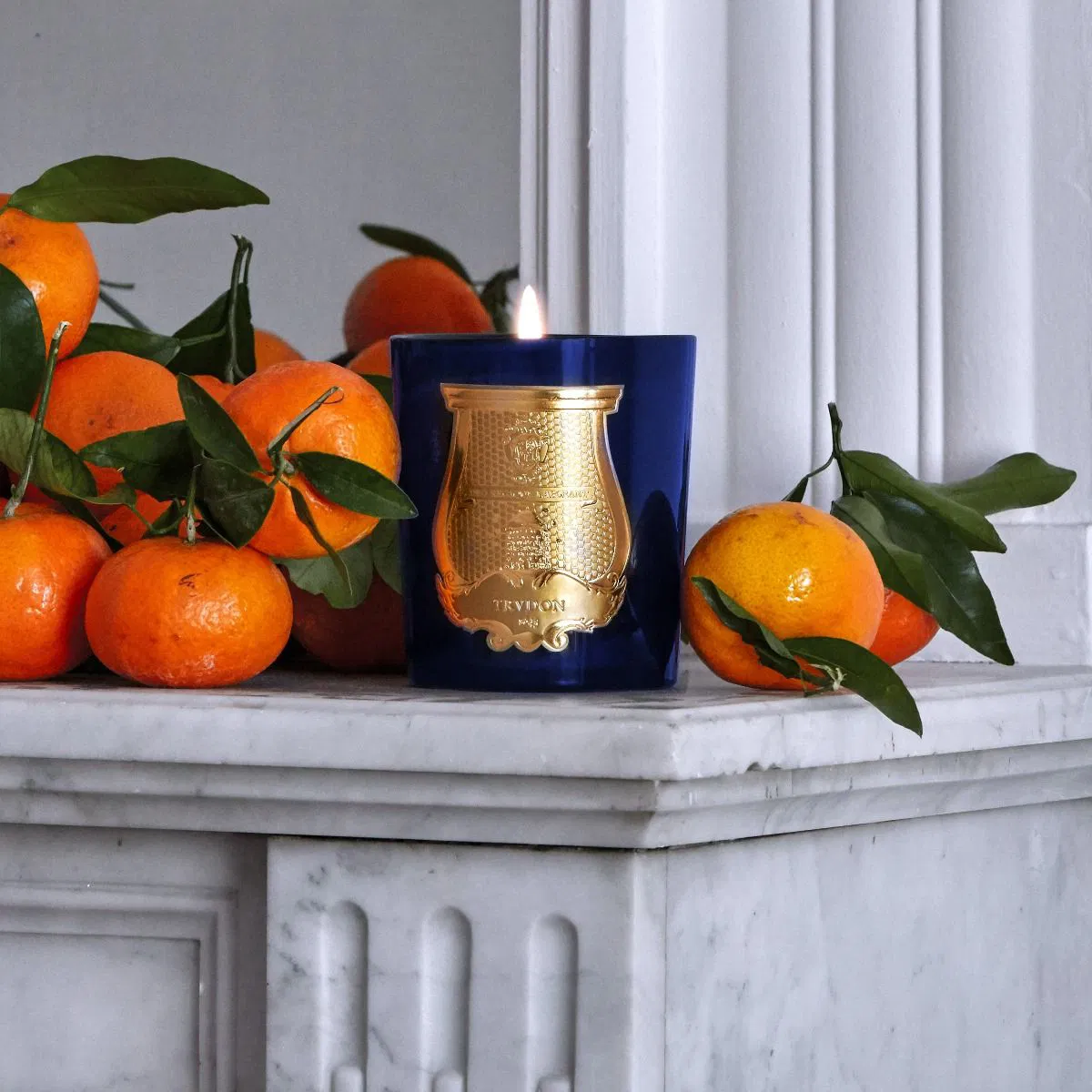 Луксозна Ароматна Свещ Trudon – Reggio (Калабрийска Мандарина, Искрящ Грейпфрут & Средиземноморски Бриз)