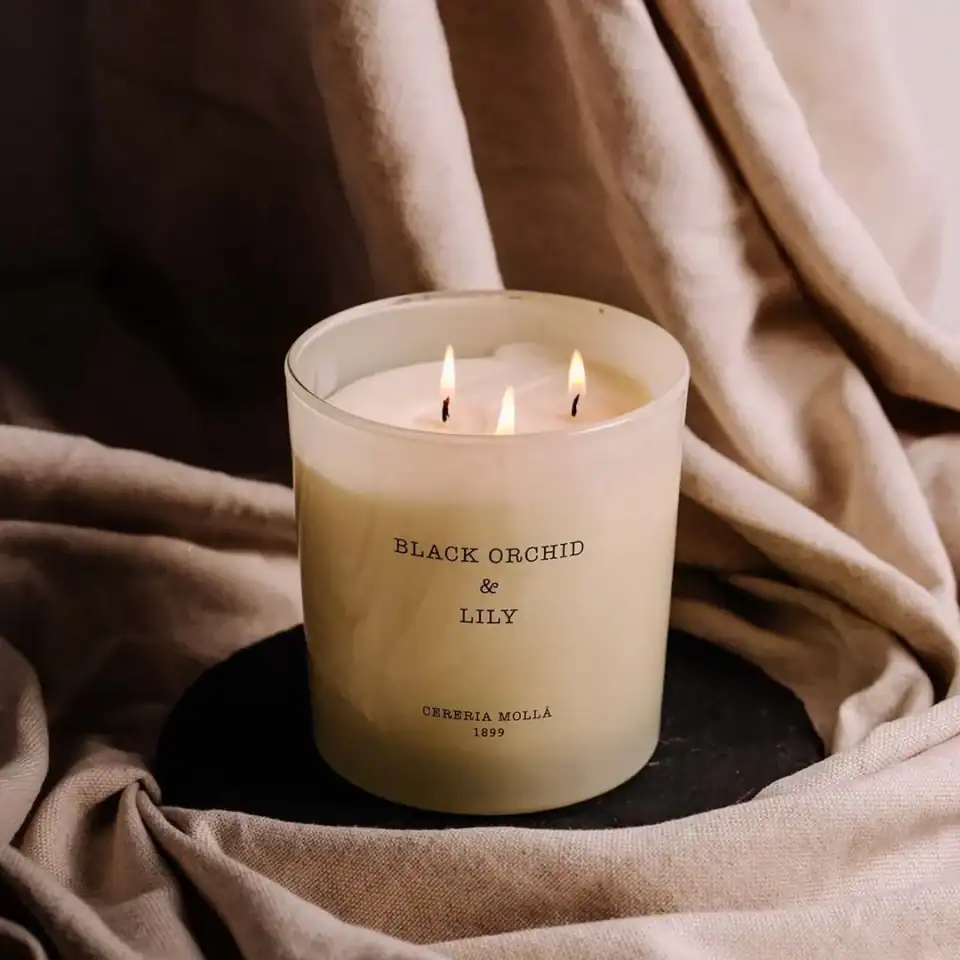 Луксозна Ароматна Свещ „Black Orchid & Lily“ | 230g & 600g (XL)