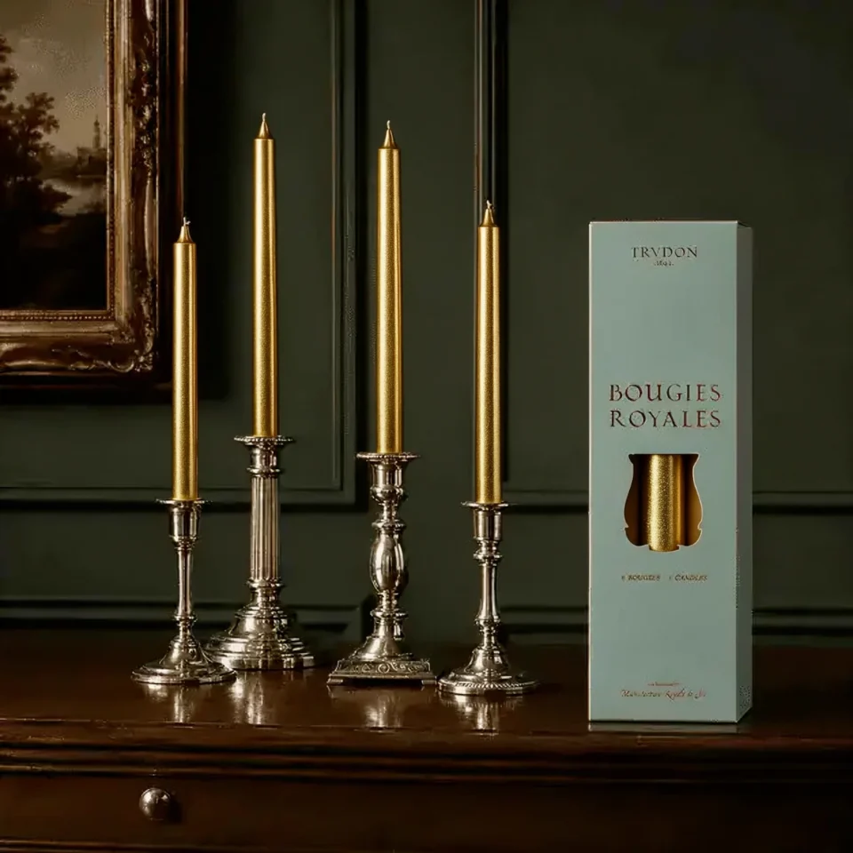 Златни свещи Trudon Gold Royales в сребърни свещници